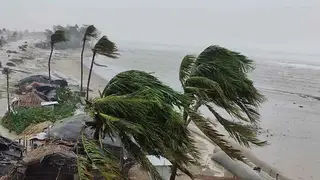 উপকূলে ৮ থেকে ১২ ফুটের বেশি জলোচ্ছ্বাসের শঙ্কা